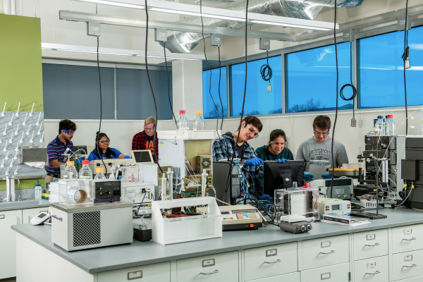 Several students working together in the Kielhorn Lab